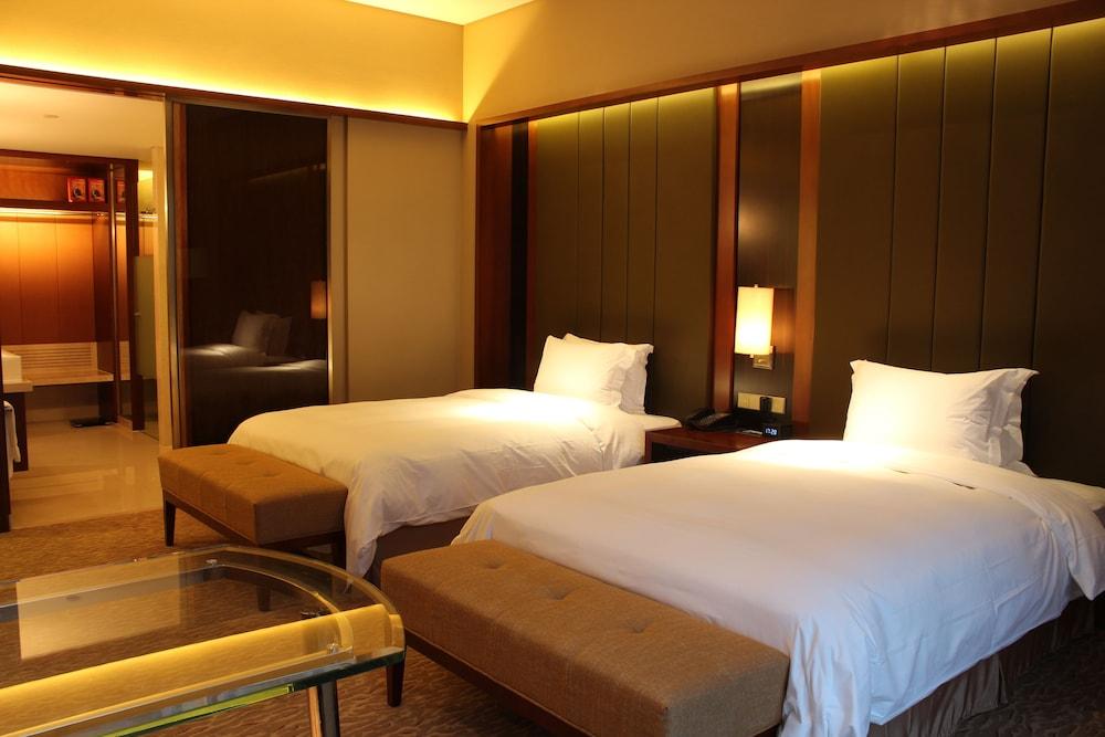 Hilton Nanjing Riverside Экстерьер фото