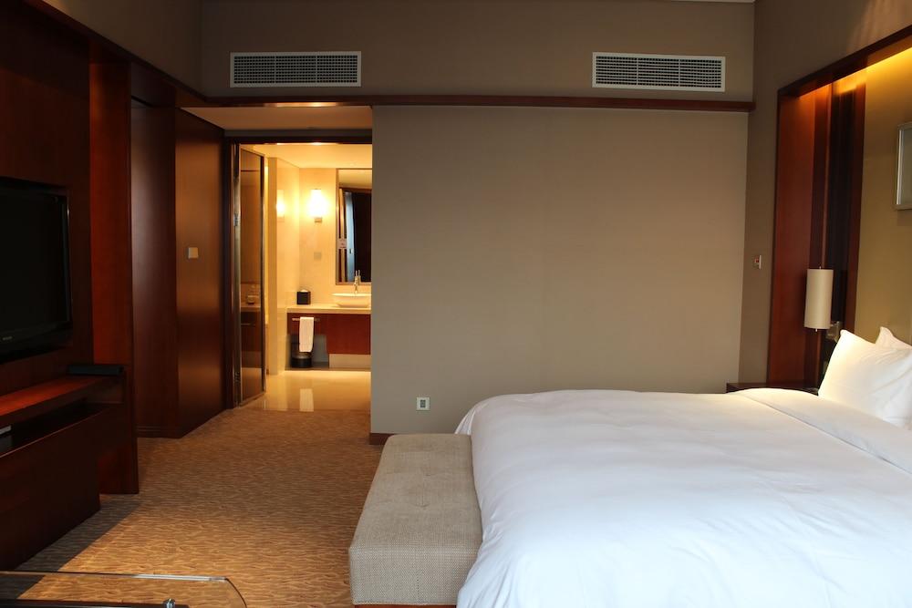 Hilton Nanjing Riverside Экстерьер фото