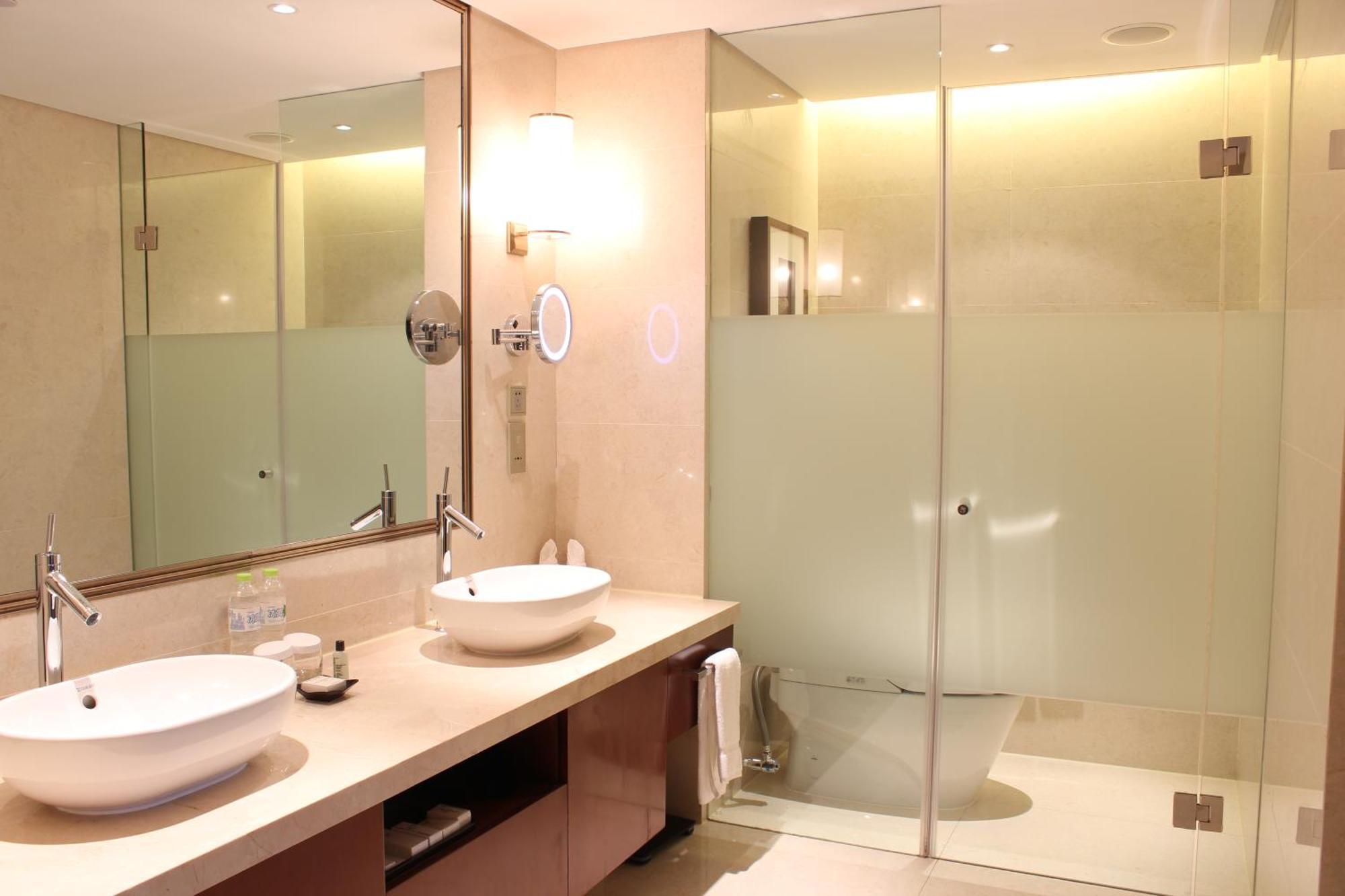 Hilton Nanjing Riverside Экстерьер фото